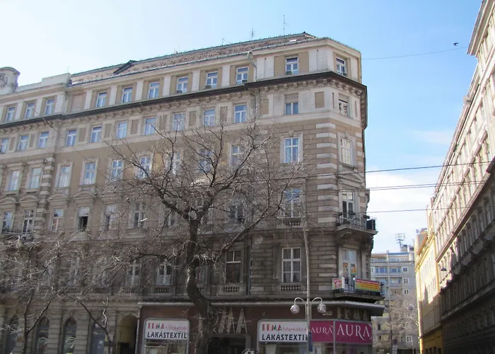 Friends Hostel & Apartments