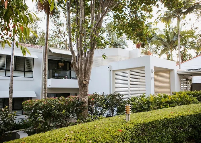 Hotel near College: Noosa Springs Golf & Spa Resort