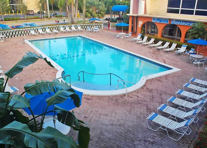 Hotel near College: Knights Inn Hallandale