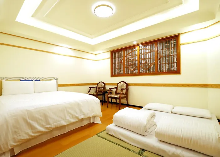 Phoenix Pavilion Hot Spring Hotel