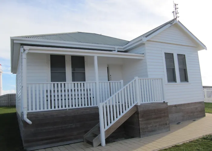Bungalow rentals Cape Nelson Lighthouse
