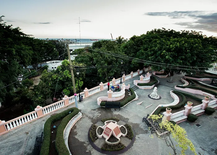 Hotel with view: Hotel Portes 9