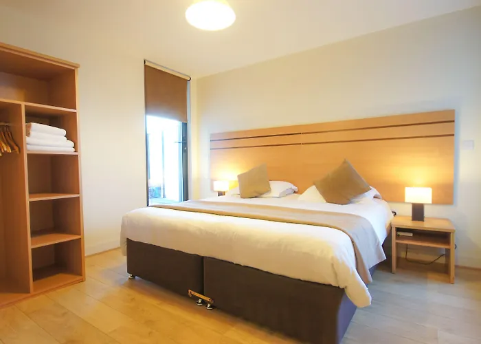 Crompton Court s