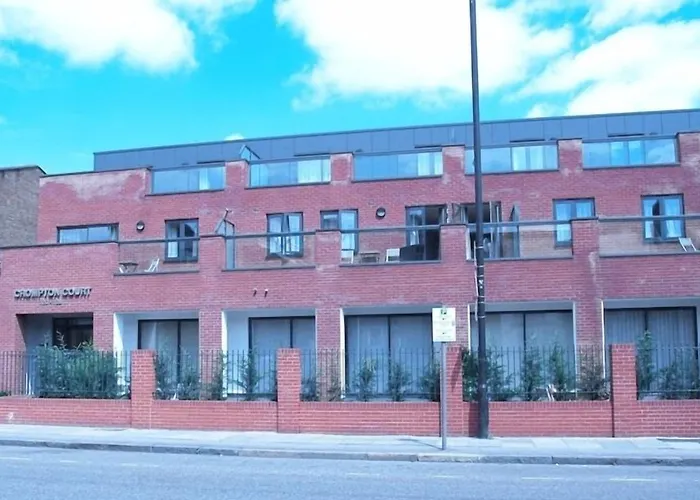 Crompton Court s