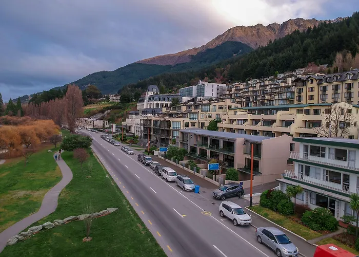 Lakefront Apartments,18 Lake Esplanade Road