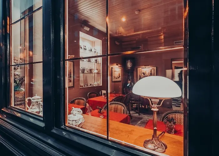 Cheap hotel: New Orient Hotel