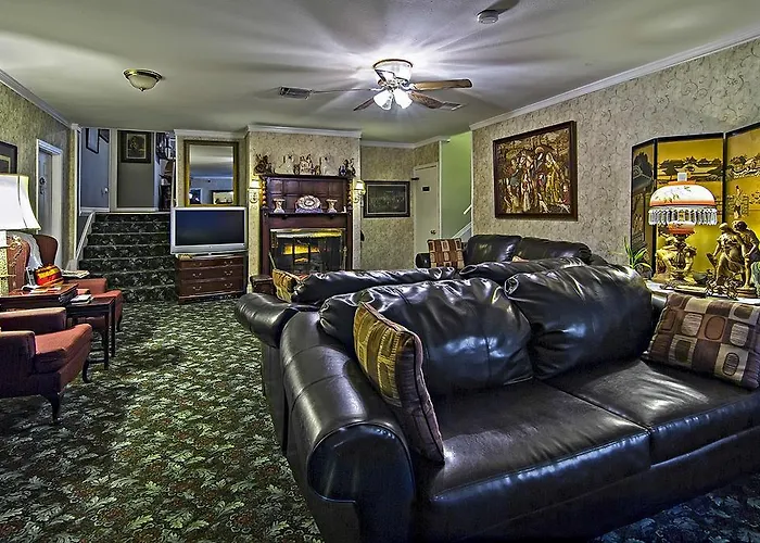 B&B only: Rose Manor Bed & Breakfast