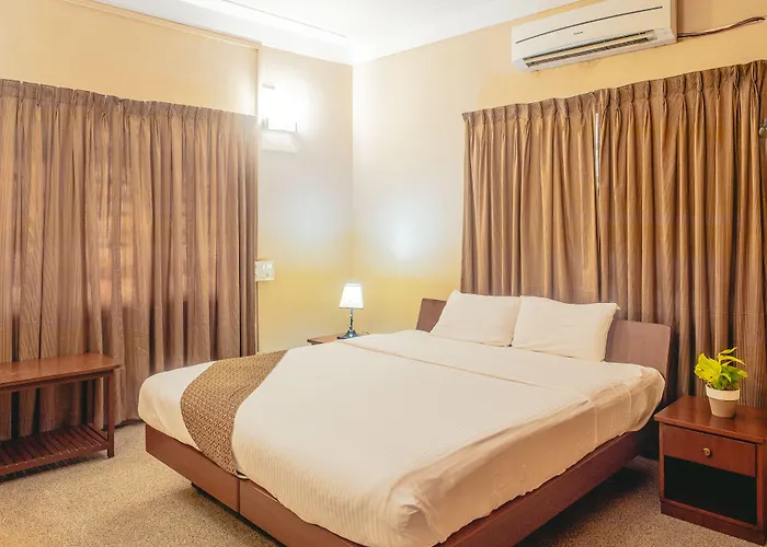Hanu Reddy Residences Wallace Garden