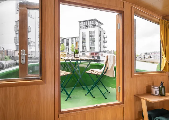 Edinburgh - Houseboats