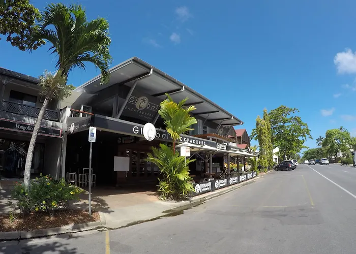 Beach hotel: Global Backpackers Port Douglas