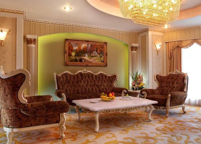 Luxury hotel only: Capital Plaza