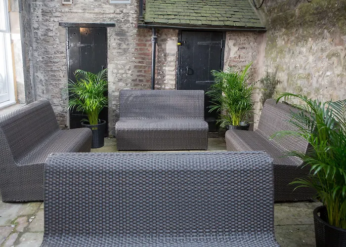 Edinburgh Castle Apartments