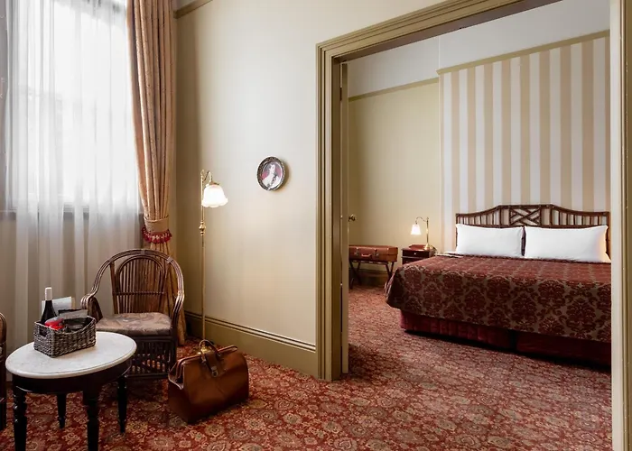 Hadley'S Orient Hotel