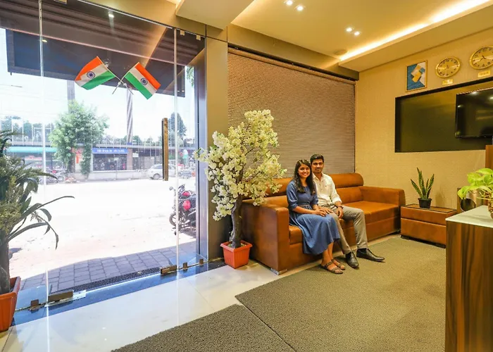 Сity center hotels Fabhotel Grand Heritage - Nr Bkc