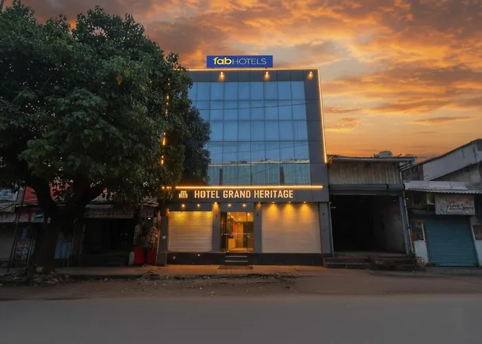 Сity center hotels Fabhotel Grand Heritage - Nr Bkc