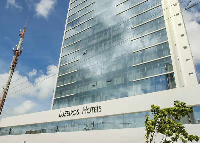 Hotel perto da faculdade: Hotel Luzeiros Recife