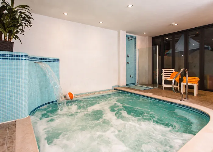 Hotel Jacuzzi: Hotel Antares