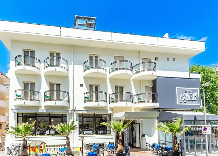 Hotel Jacuzzi: Hotel Antares