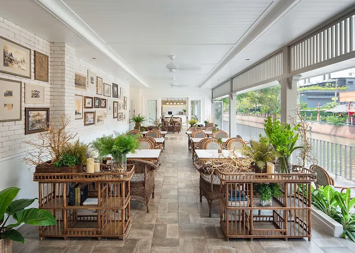 Luxury hotel only: Casa Vimaya Riverside