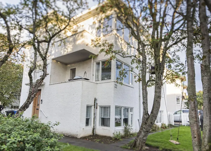 Hotel near College: Embassy Villa