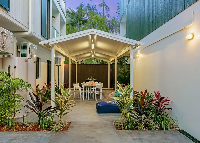 Hotel near College: Redhill Cairns Living - Pembroke St