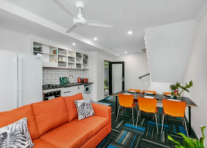 Hotel near College: Redhill Cairns Living - Pembroke St