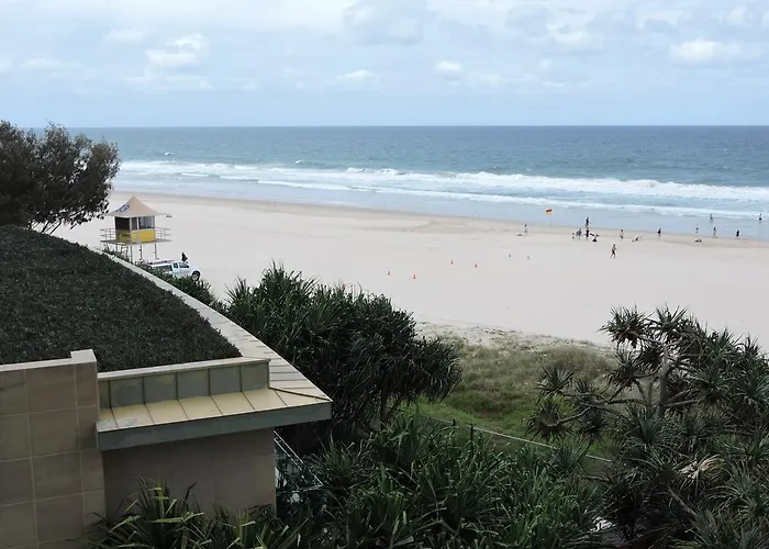 President Holiday Apartments - Absolute Beachfront