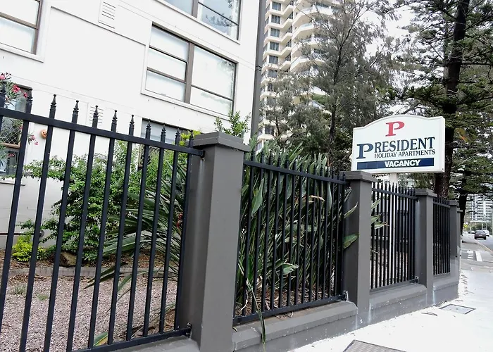 President Holiday Apartments - Absolute Beachfront