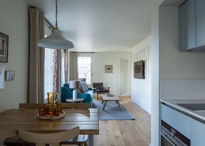 Abbey Strand Apartments, At Holyrood