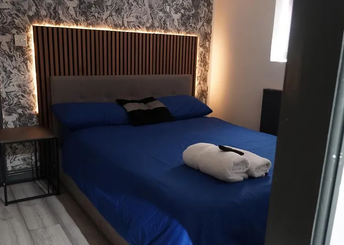 Hotel near College: Hills View Apartments