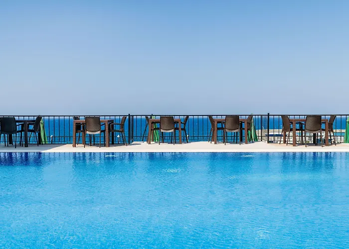 Olivia Palm Hotel