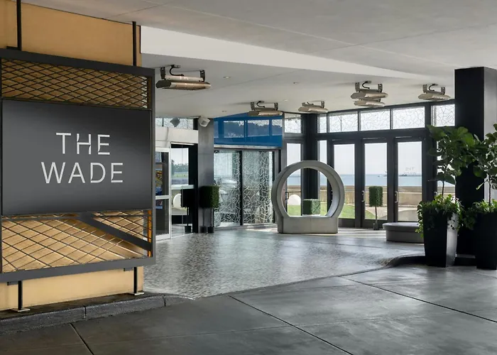 Hotel with pool: The Wade