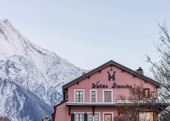 Pet Friendly hotel: Hotel Vallee Blanche