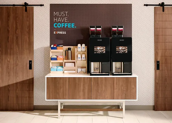 Family Hotel: Holiday Inn Express Nashville-Downtown - Broadway By Ihg