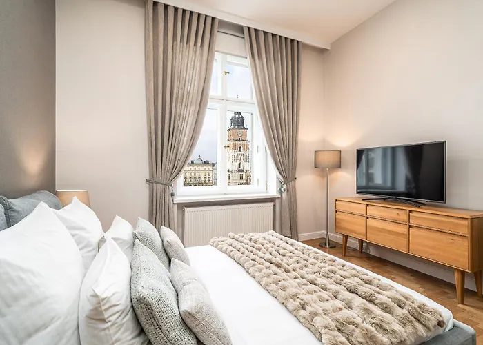 Resort: Venetian House Market Square Aparthotel