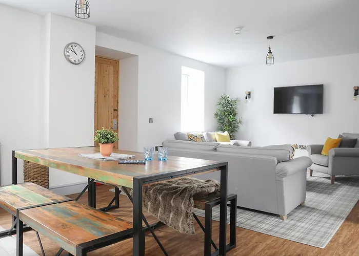 Cairn Hotel & Apartments