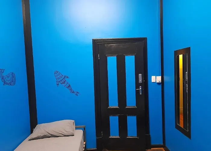 Hostel: Ozi Inn Backpackers - Perth -Valid International Passport Required
