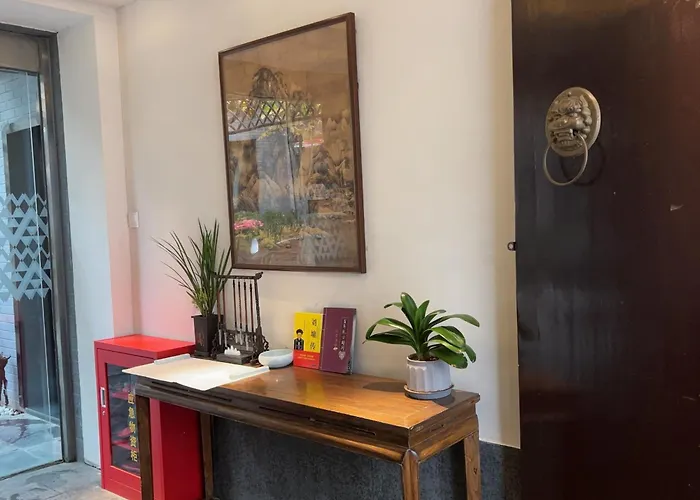 Qiuguo Hutong Courtyard Hotel