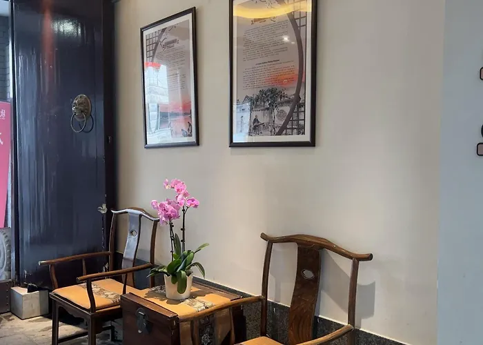 Qiuguo Hutong Courtyard Hotel