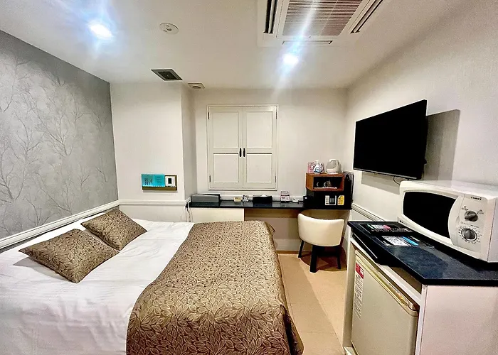 Hotel U