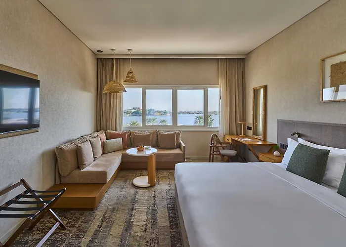 Hotel with Tennis: Erth Abu Dhabi Hotel