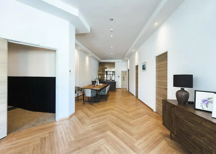The White House - Serviced Residences By Cove & Belle Living