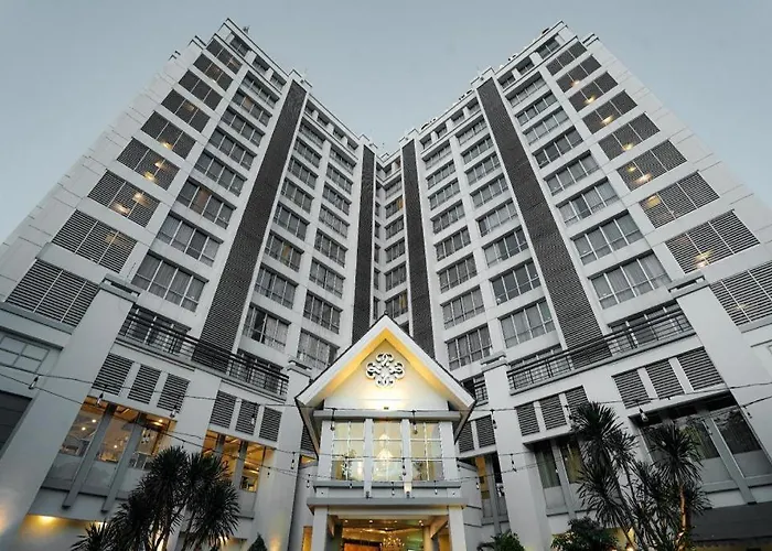 Best Selfcatering Grand Darmo Suite By Amithya