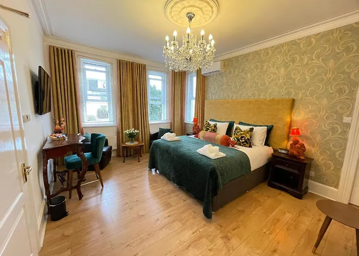 Guests house Ashbys Accommodation & Spa Hire