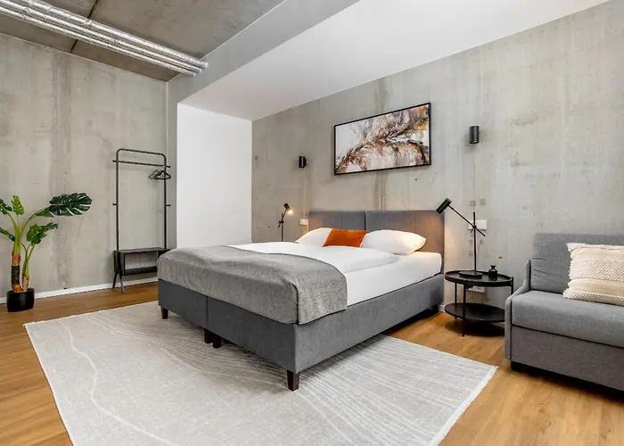 Global Living I Thegraf - East Side Gallery