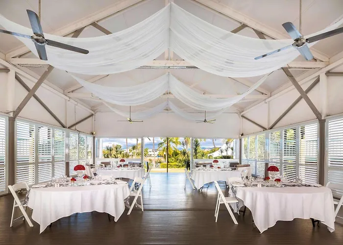 Hotel with Tennis: Mercure Townsville