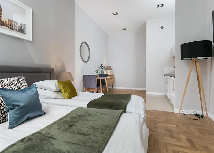 Resort: Venetian House Market Square Aparthotel