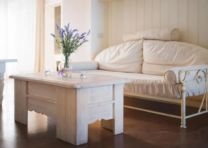 Lilla Sulla Spiaggia Di LUXURY