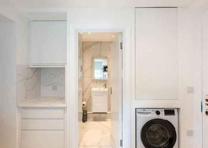 Queensgate Court Apartments