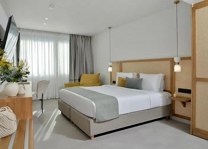 Hotel near College: B4B Athens Signature Hotel